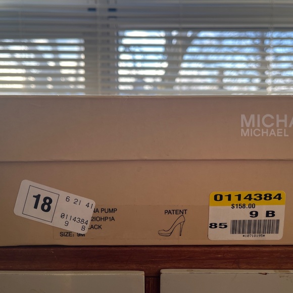 Michael Kors Black Patent Leather Ionna Pumps - Picture 3 of 6